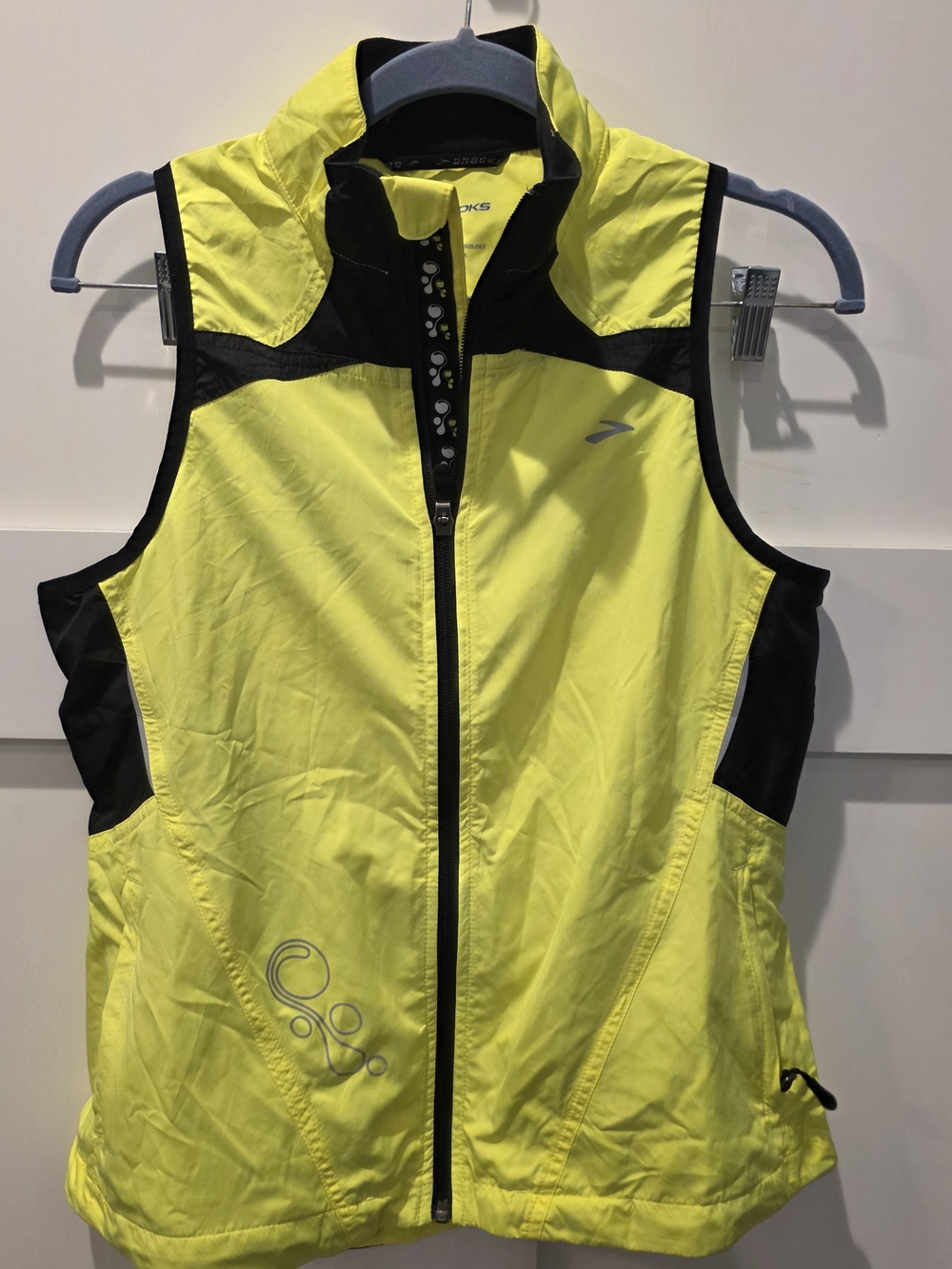 Brooks Women’s Running Vest Size S Hi-Vis Neon Yellow Shelter Technology Walking